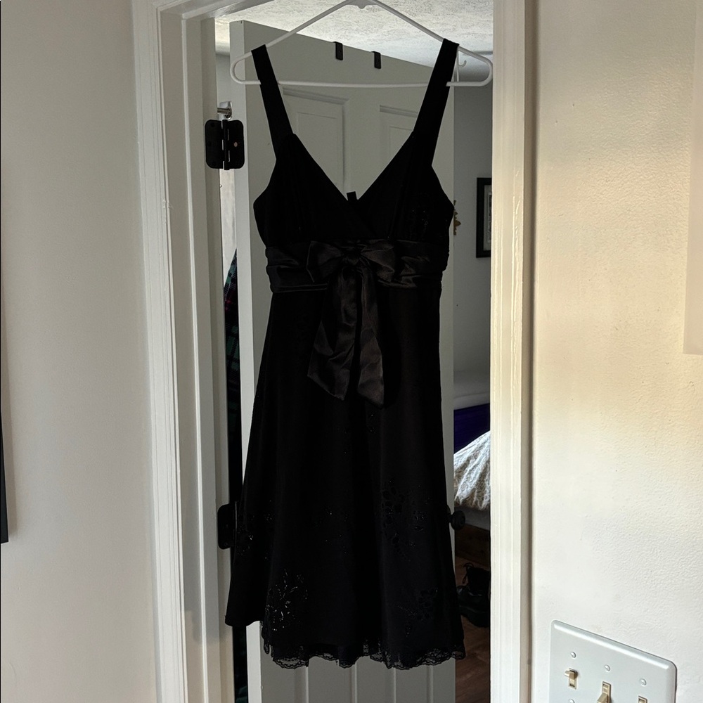 Elegant Black Sparkly Dress with Bow Detail Size Large